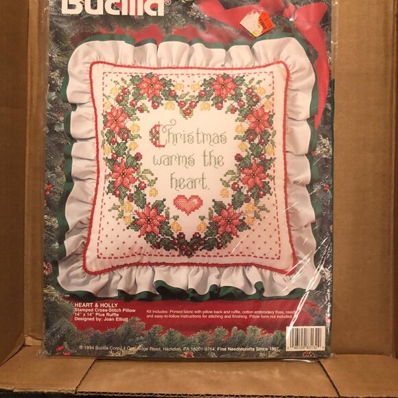 Bucilla Stamped 83132 Heart & Holly Christmas Warms the Heart Pillow Fine Needle - Picture 1 of 3